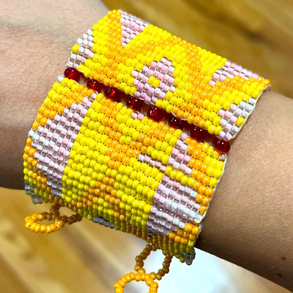 Beaded hand made bracelet 🍋